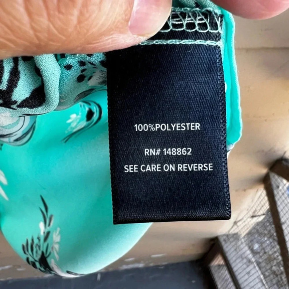 Torrid Floral Cut Out Short Sleeve Blouse - Size 2x - Picture 4 of 9